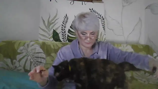 Catty Lady online show from January 8, 6:32 pm