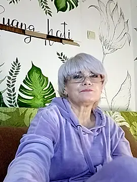 Catty Lady online show from February 6, 7:39 pm