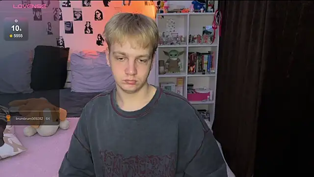 Snapshot of olivertasty chatting on November 19, 12:43 am olivertasty online show from November 19, 12:43 am