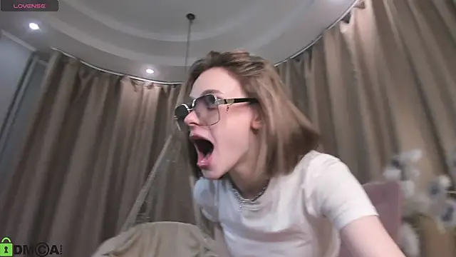 Snapshot of Naomi___Rias chatting on October 25, 1:02 am Naomi Rias online show from October 25, 1:02 am