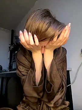 Snapshot of Naomi___Rias chatting on November 4, 2:43 am Naomi Rias online show from November 4, 2:43 am