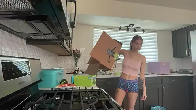 Snapshot of kykybaby4444 chatting on December 2, 7:42 pm kykybaby4444 online show from December 2, 7:42 pm