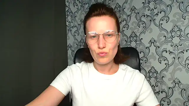 Snapshot of Kelly_Kisss chatting on June 24, 11:09 am Kelly Kisss online show from June 24, 11:09 am