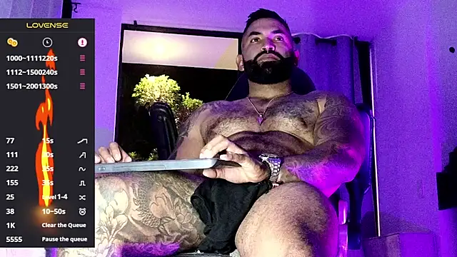 Snapshot of Max-prada chatting on February 6, 2:16 am Max-prada online show from February 6, 2:16 am