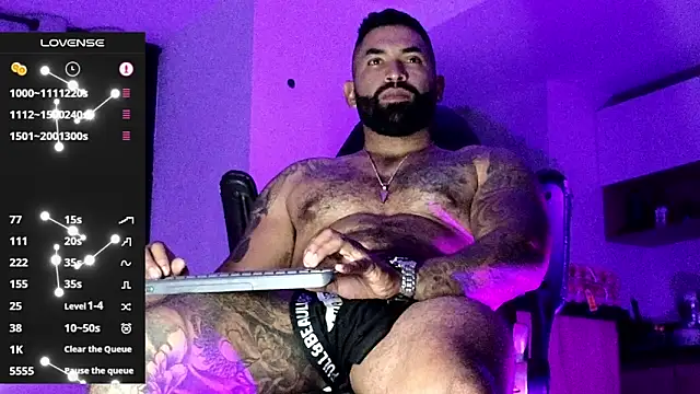 Snapshot of Max-prada chatting on February 14, 2:08 am Max-prada online show from February 14, 2:08 am