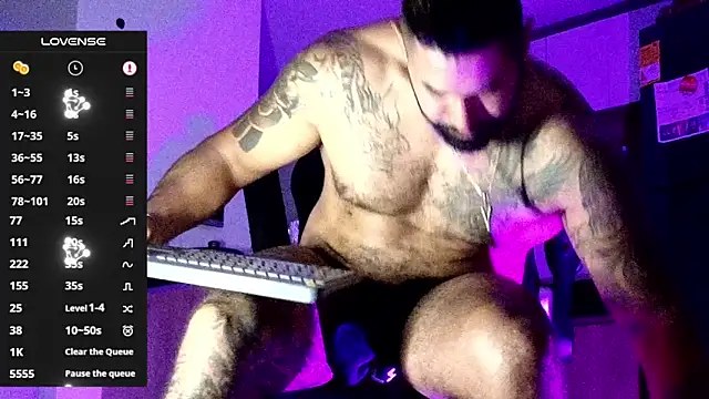 Snapshot of Max-prada chatting on February 15, 2:19 am Max-prada online show from February 15, 2:19 am