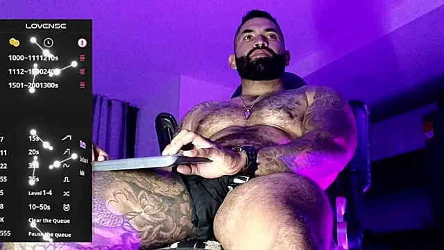 Snapshot of Max-prada chatting on February 23, 2:31 am Max-prada online show from February 23, 2:31 am