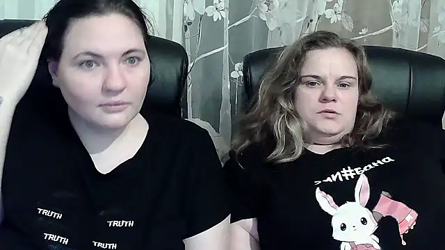 HollyXEva online show from October 4, 8:07 pm