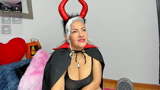 Snapshot of marilyn70 chatting on November 1, 9:50 pm marilyn70 online show from November 1, 9:50 pm