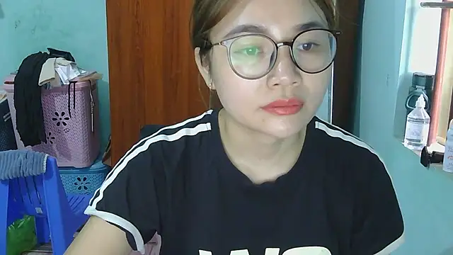 Uhem112 online show from October 18, 1:52 am