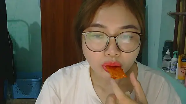 Uhem112 online show from October 28, 12:47 am