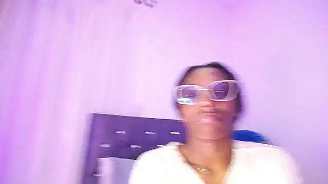 BryanaSmith21 online show from October 13, 9:15 pm