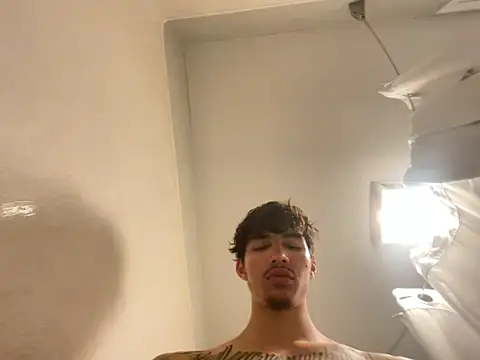 Snapshot of funbigdickk chatting on November 1, 6:37 am funbigdickk online show from November 1, 6:37 am