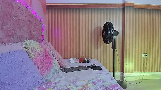 violet taylor  online show from October 1, 2:28 am