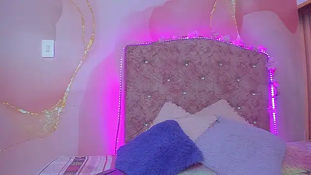 violet taylor  online show from October 19, 2:12 am