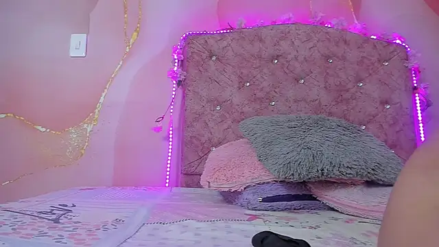 violet taylor  online show from January 8, 2:14 am