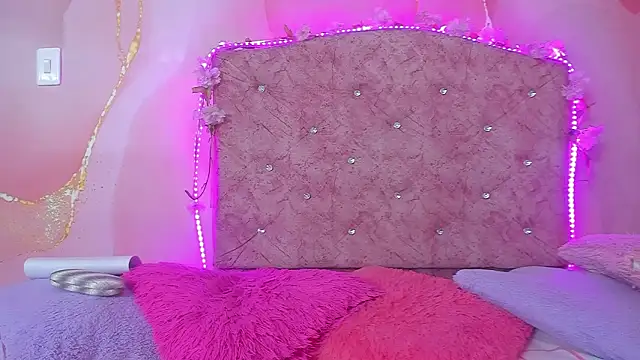 violet taylor  online show from March 2, 2:25 am