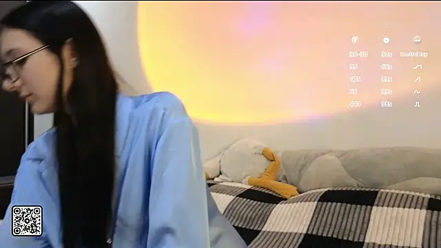 Snapshot of OdelynBagge chatting on October 12, 6:18 pm OdelynBagge online show from October 12, 6:18 pm