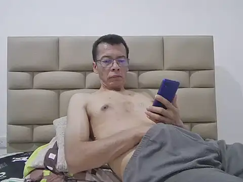 skinnylatino51 online show from January 15, 1:21 am