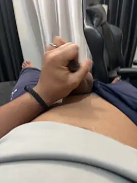 Kartikkartik8595 online show from April 15, 6:59 pm