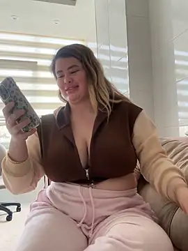 aydabella7777 online show from April 3, 8:12 am