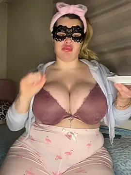 aydabella7777 online show from April 12, 8:03 pm