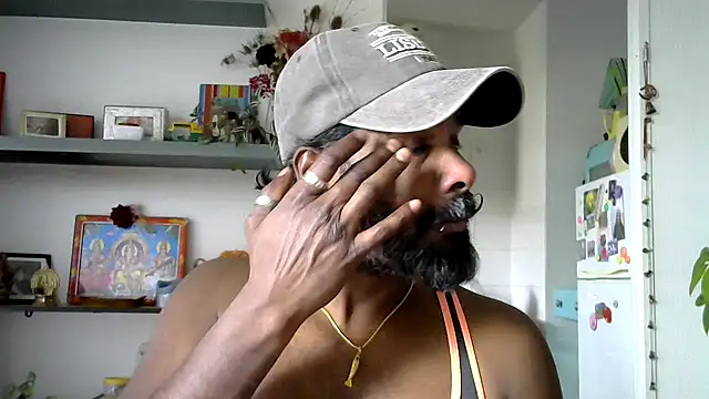 frenchblackc31 online show from May 8, 1:38 pm