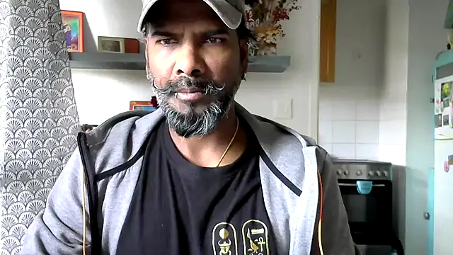 frenchblackc31 online show from May 13, 8:44 am