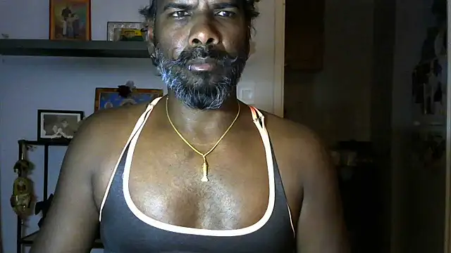 Snapshot of frenchblackc31 chatting on June 7, 10:46 pm frenchblackc31 online show from June 7, 10:46 pm