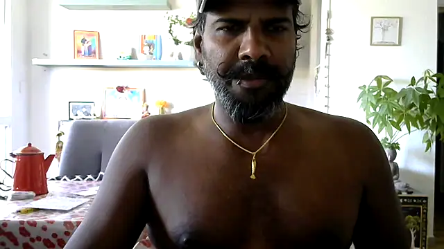 Snapshot of frenchblackc31 chatting on June 18, 1:59 pm frenchblackc31 online show from June 18, 1:59 pm