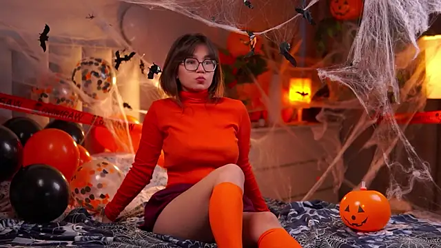 Julia PR0 online show from October 30, 11:00 am