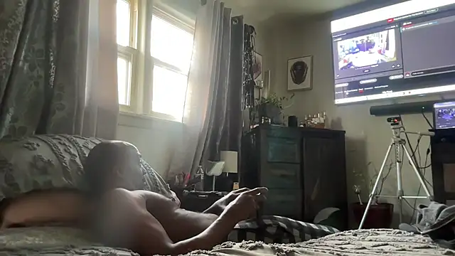 Snapshot of sexyred77713 chatting on February 11, 9:31 pm sexyred77713 online show from February 11, 9:31 pm