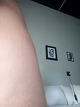 MadamPinky online show from April 14, 2:12 pm