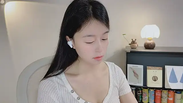 Onechestnut online show from April 10, 5:01 am