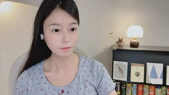 Onechestnut online show from April 12, 2:44 pm