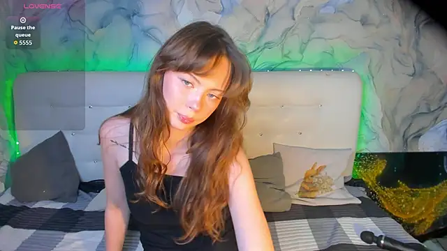 LolaMeddisson online show from December 19, 9:11 pm