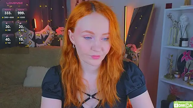 JoyceJones online show from January 13, 8:14 pm