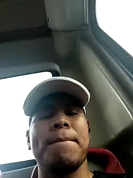 Snapshot of Oscariin96 chatting on February 11, 7:19 pm Oscariin96 online show from February 11, 7:19 pm