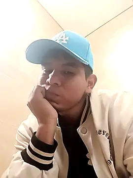 Snapshot of Oscariin96 chatting on February 18, 3:30 pm Oscariin96 online show from February 18, 3:30 pm