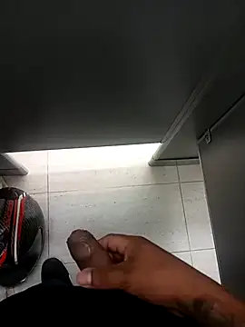 Snapshot of Oscariin96 chatting on February 19, 7:10 pm Oscariin96 online show from February 19, 7:10 pm