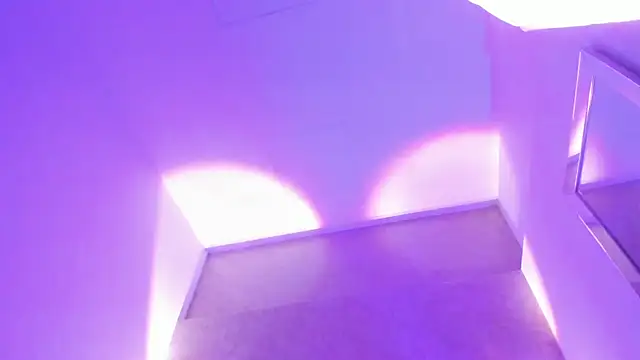 Lunaa bellaa online show from April 8, 9:59 pm