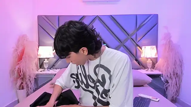 Milan LewisS online show from March 2, 12:23 pm