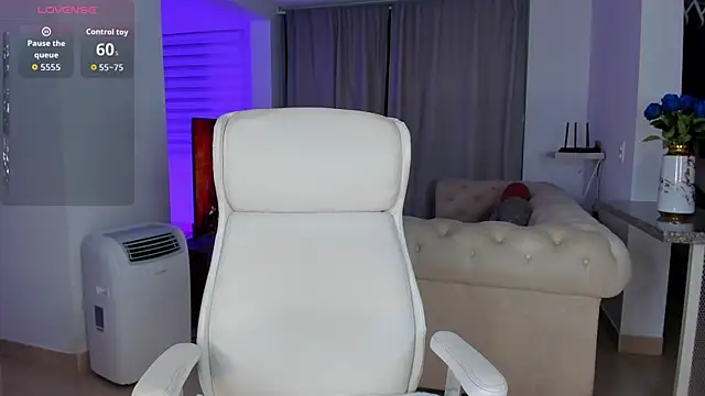 Snapshot of MeganScott chatting on November 24, 11:59 pm MeganScott online show from November 24, 11:59 pm