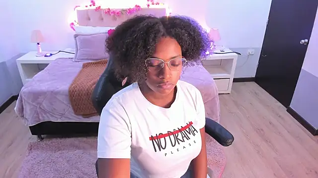 Snapshot of ebony_fantasy2 chatting on September 23, 12:19 pm ebony fantasy2 online show from September 23, 12:19 pm