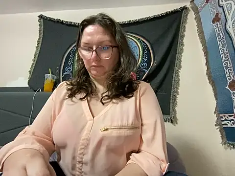 GirlSquirt online show from April 5, 4:04 pm