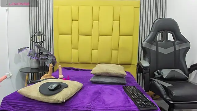 Snapshot of bryonycutee chatting on October 16, 12:39 pm bryonycutee online show from October 16, 12:39 pm