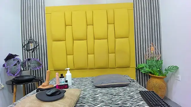 Snapshot of bryonycutee chatting on October 28, 12:19 pm bryonycutee online show from October 28, 12:19 pm