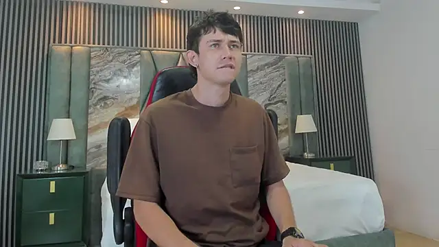 Snapshot of Michael_blue chatting on September 18, 11:56 am Michael blue online show from September 18, 11:56 am