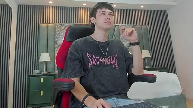 Snapshot of Michael_blue chatting on September 20, 12:28 pm Michael blue online show from September 20, 12:28 pm