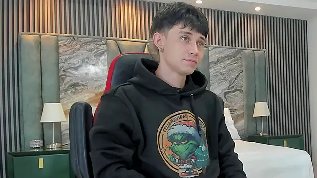 Snapshot of Michael_blue chatting on October 12, 12:04 pm Michael blue online show from October 12, 12:04 pm